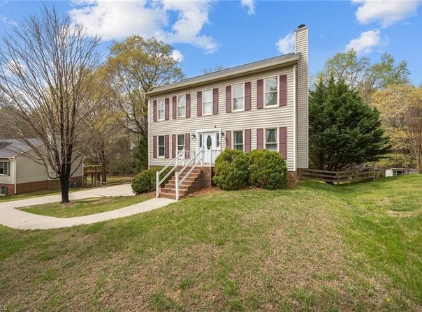 6021 Stone Bluff Drive, Clemmons, NC 27012
