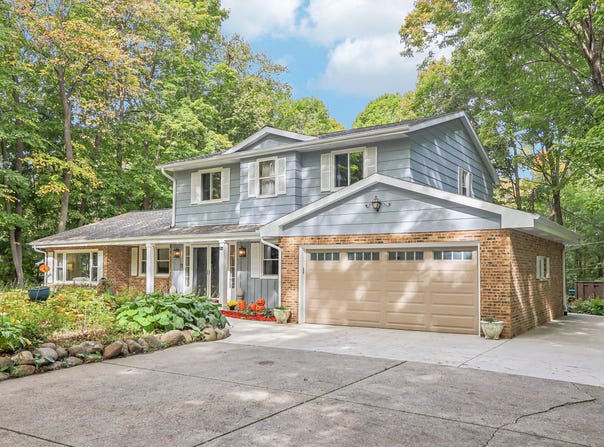 8480 W Edgerton Ave, Greendale, WI 53129