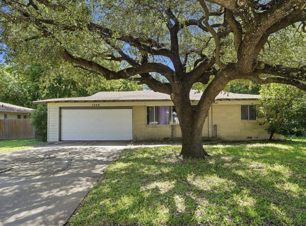 1029 Usher Street, Benbrook, TX 76126