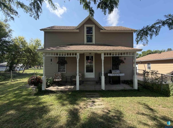206 E 2nd St, Hardwick, MN 56134