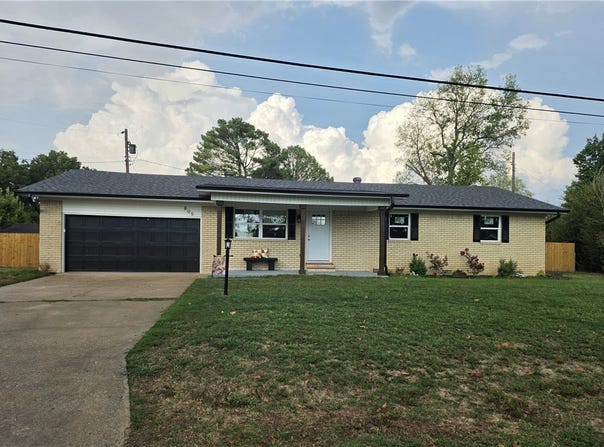 805 Lakeview Drive, Rogers, AR 72756