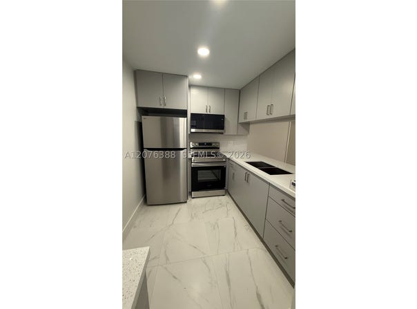 2750 W 63rd Pl, Hialeah, FL 33016