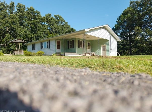 15 Walker RD, Lavaca, AR 72941