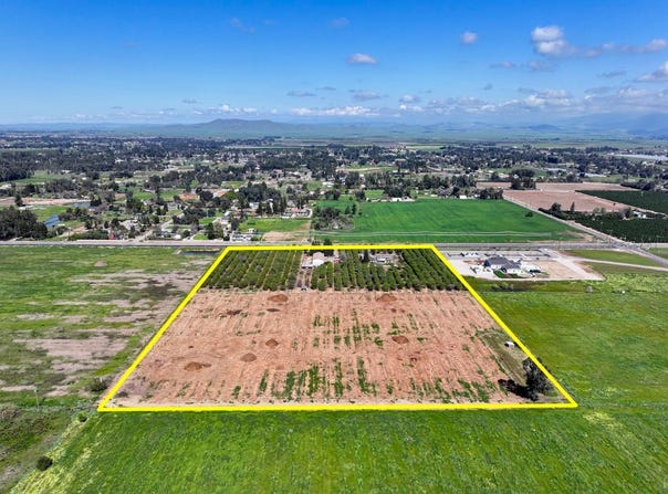 9709 E Shaw Avenue, Clovis, CA 93619