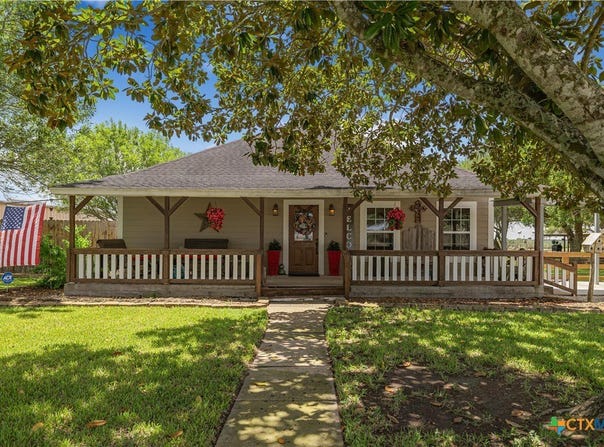 3393 E State Hwy 111, Yoakum, TX 77995