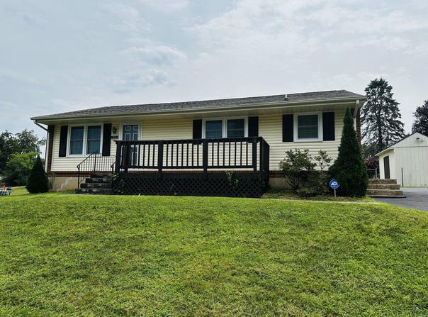 123 Hillview Dr, Roanoke, VA 24019
