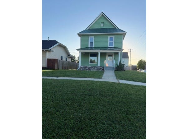 1423 3rd Street, Perry, IA 50220
