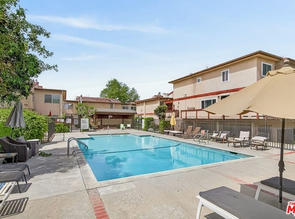 7320 Lennox Ave, Van Nuys, CA 91405