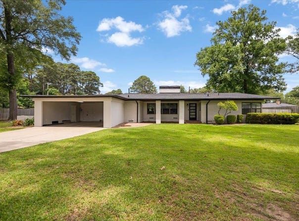 1007 Lincoln Dr, Longview, TX 75604