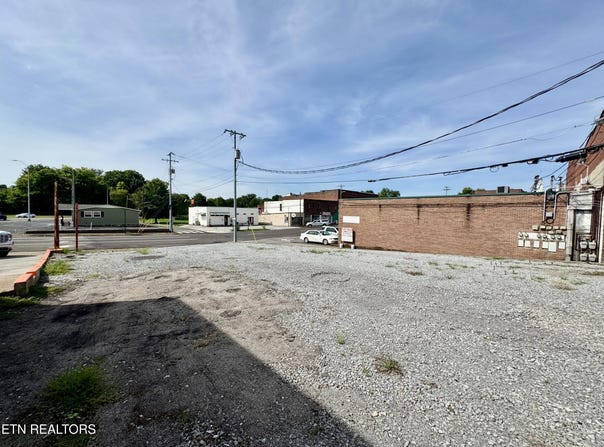 220 E Madison Ave, Athens, TN 37303