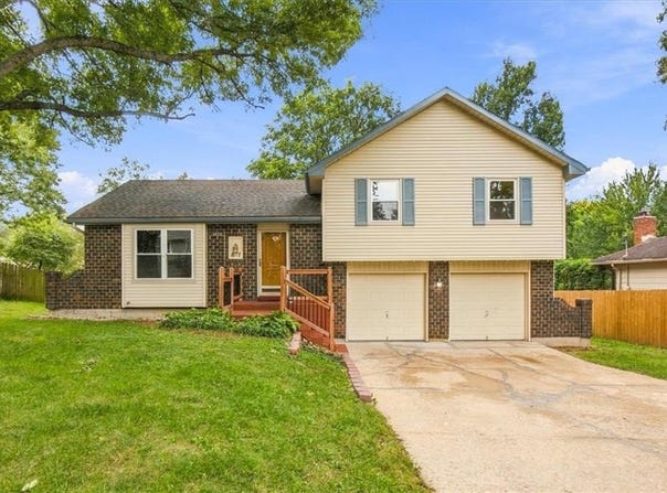 817 E Cothrell Street, Olathe, KS 66061