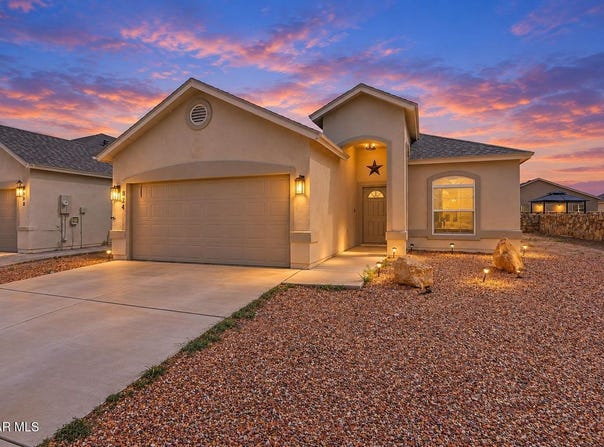 824 Whitebrush Drive, Socorro, TX 79927