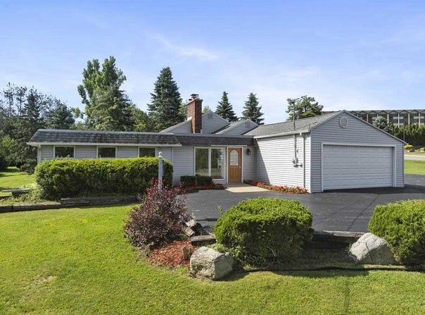 1414 KILBORN, PETOSKEY, MI 49770