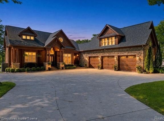 2829 Riverside Drive, Port Huron, MI 48060