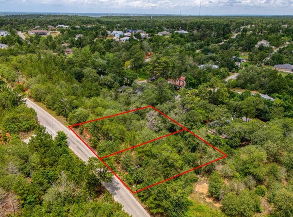 110 Pahalawe Ln, Bastrop, TX 78602