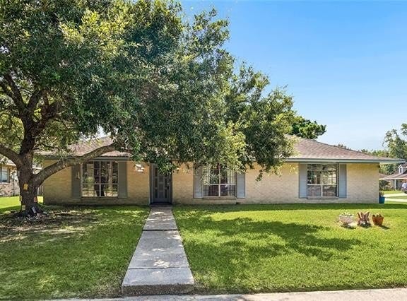 139 KINGSTON Drive, Slidell, LA 70458