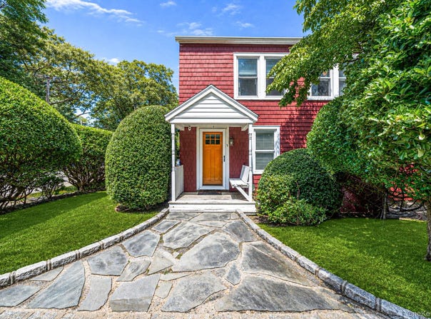 131 Quaker Path, East Setauket, NY 11733