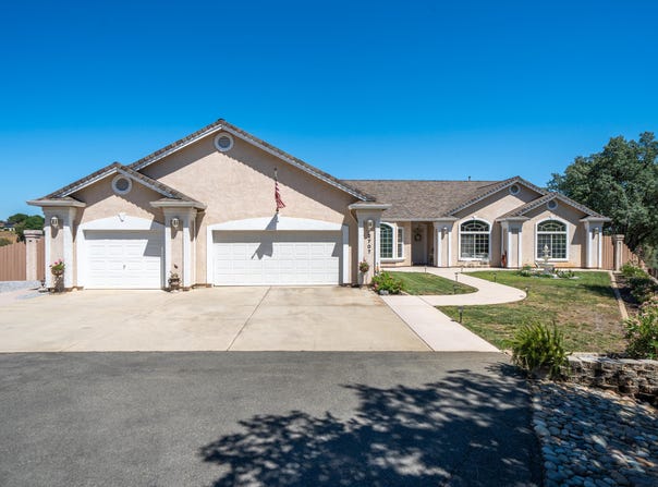 2707 Blue Bell Drive, Redding, CA 96001