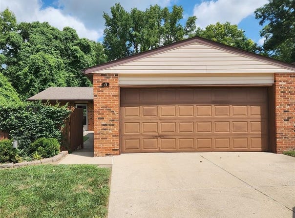 11 Parkridge, Belleville, IL 62226