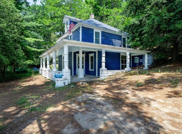 10390 Deadstream Road, Honor, MI 49640