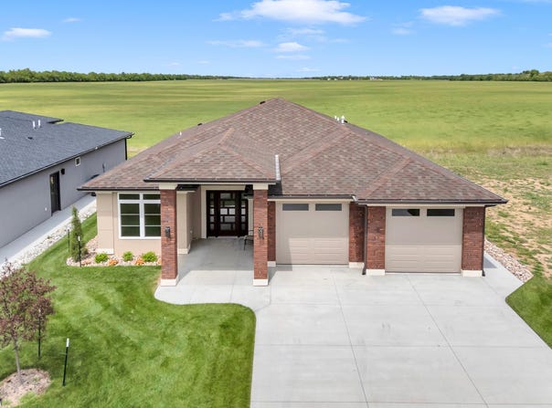 917 Veranda Cir, McPherson, KS 67460