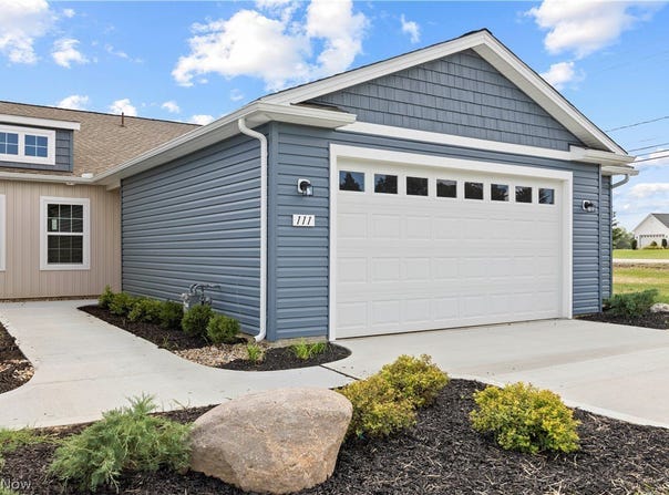 111 Brunswick Drive, Elyria, OH 44035