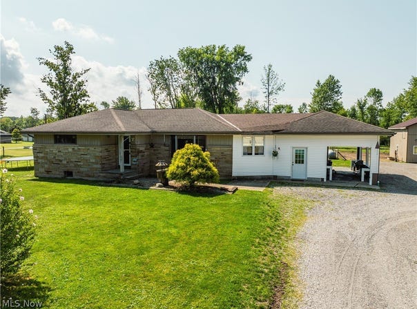 17881 Huntley Rd, Windsor, OH 44099