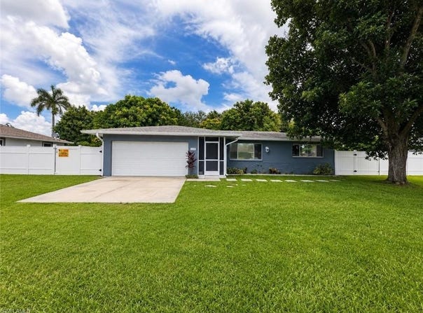 2124 41st Ter SW, NAPLES, FL 34116