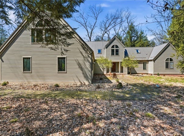5700 Clingan Road, Struthers, OH 44471