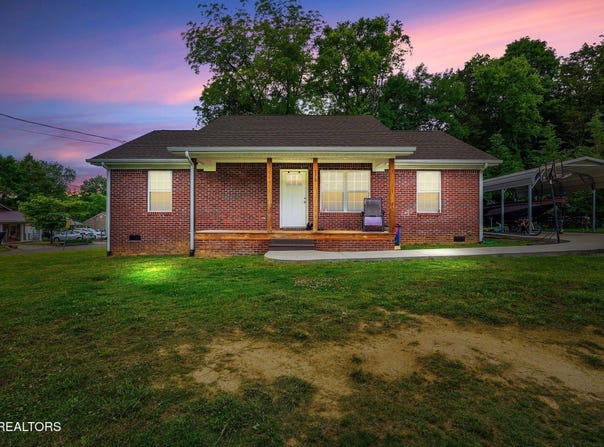 320 W Walnut St, Madisonville, TN 37354