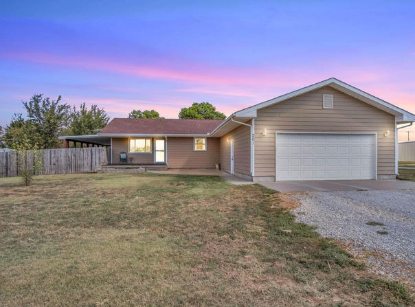201 Balzer Dr, Inman, KS 67546