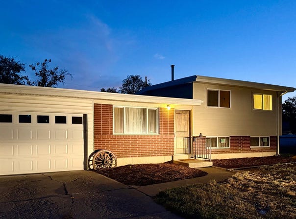 4682 S GREENVALLEY Dr, Murray, UT 84107