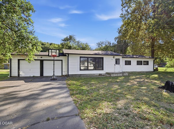 1404 Saint Patrick Street, Seneca, MO 64865