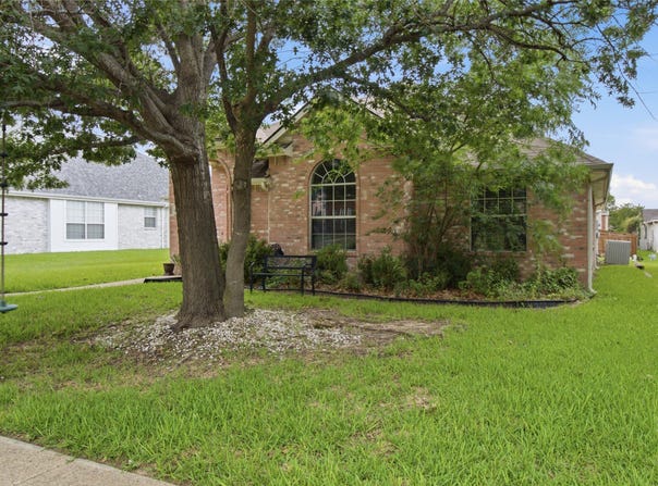911 SUMNER Drive, Mesquite, TX 75149