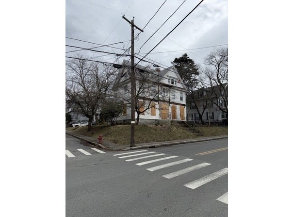 337 Beacon St, Lowell, MA 01850