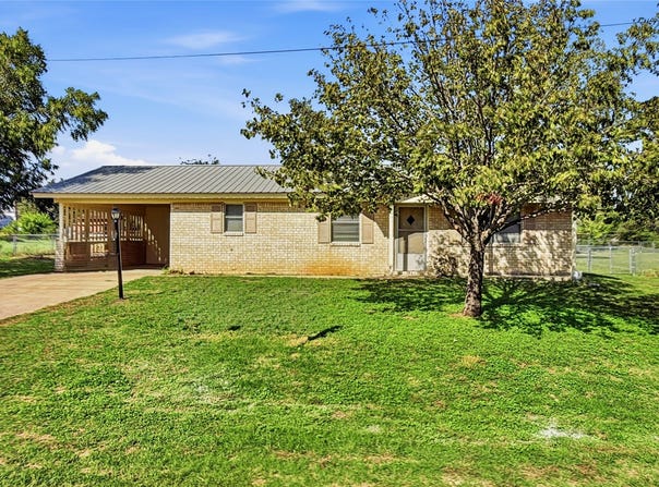 905 W Standifer Street, Hamilton, TX 76531