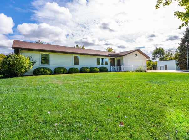 4969 Bundy Road, Coloma, MI 49038