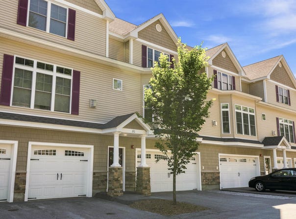 11 Manor Drive, Hooksett, NH 03106