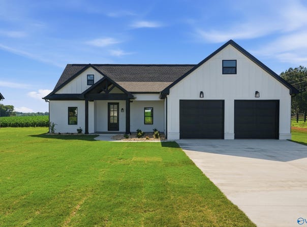 100 Hummingbird Way, Killen, AL 35645