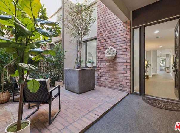 141 S Linden Dr, Beverly Hills, CA 90212