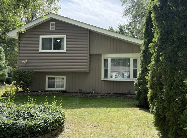 29W313 Ray Avenue, West Chicago, IL 60185