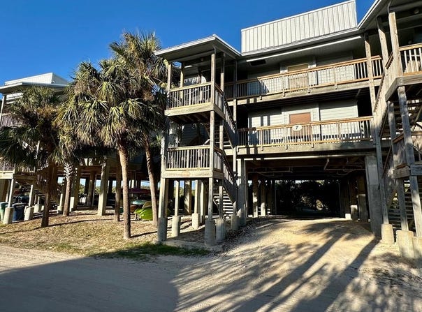 11 Old Mill Dr, Cedar Key, FL 32625