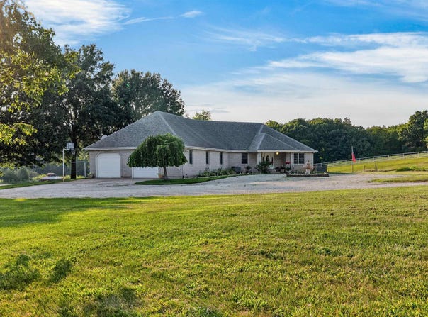 21185 R RD, Holton, KS 66436