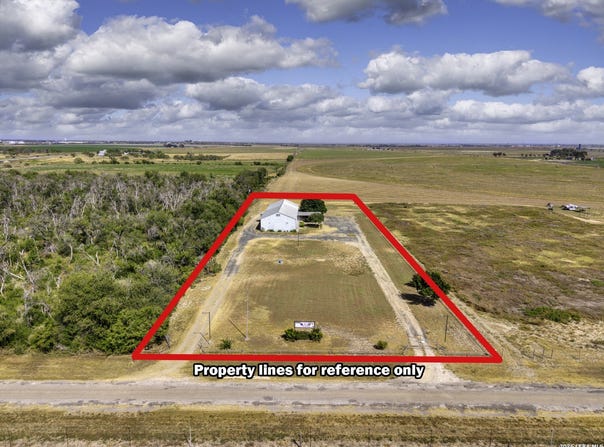 253 County Road 432, Hondo, TX 78861