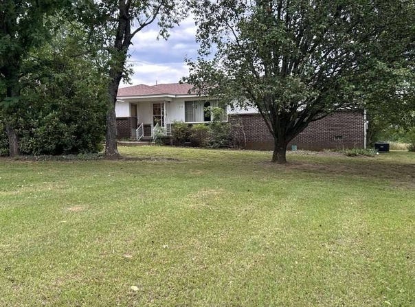 1522 N 3rd Street, Ozark, AR 72949
