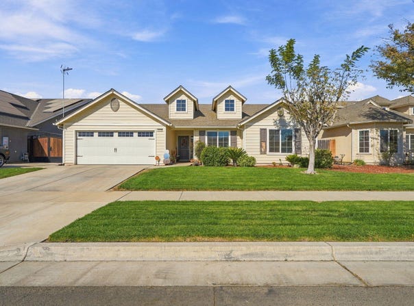 1876 W Hayward Street, Hanford, CA 93230