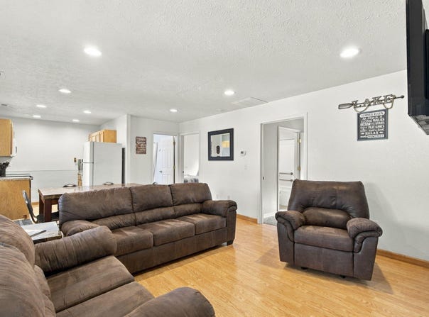423 Eagle Drive, Reeds Spring, MO 65737