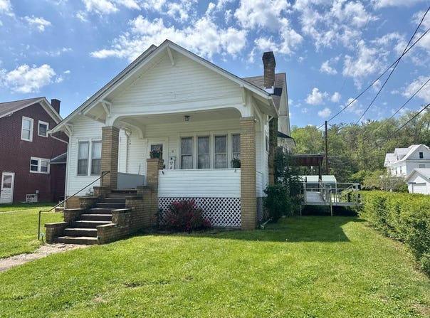 19 Brooklyn Dr, Glenville, WV 26351