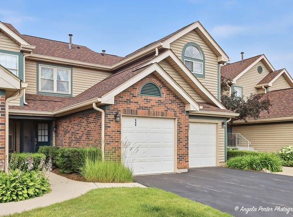 949 Ridgefield Lane, Wheeling, IL 60090