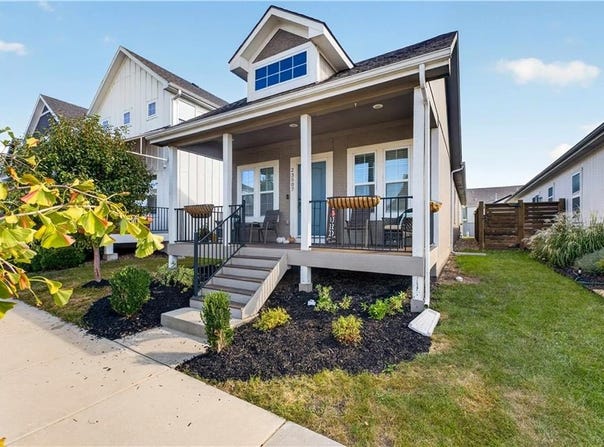 23507 E 11th Street S, Blue Springs, MO 64056